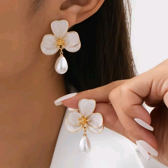 Anthropologie Jewelry - Flower Pearl Drop Earrings – Gold & White Statement Jewelry